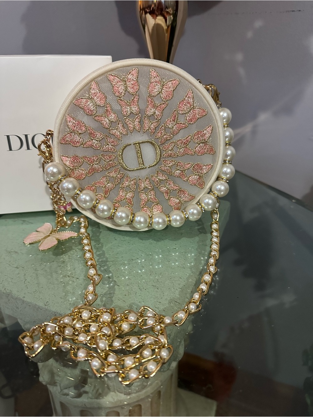 Dior 2026 Spring Limited Edition Butterfly Embroidery Cosmetic
Round Pouch-NIB - Picture 12 of 17